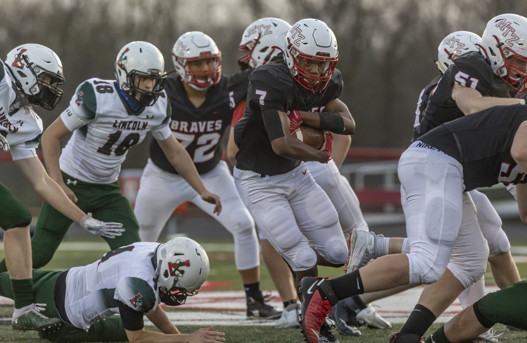 MTZ Lincoln football gallery 3 040921.JPG